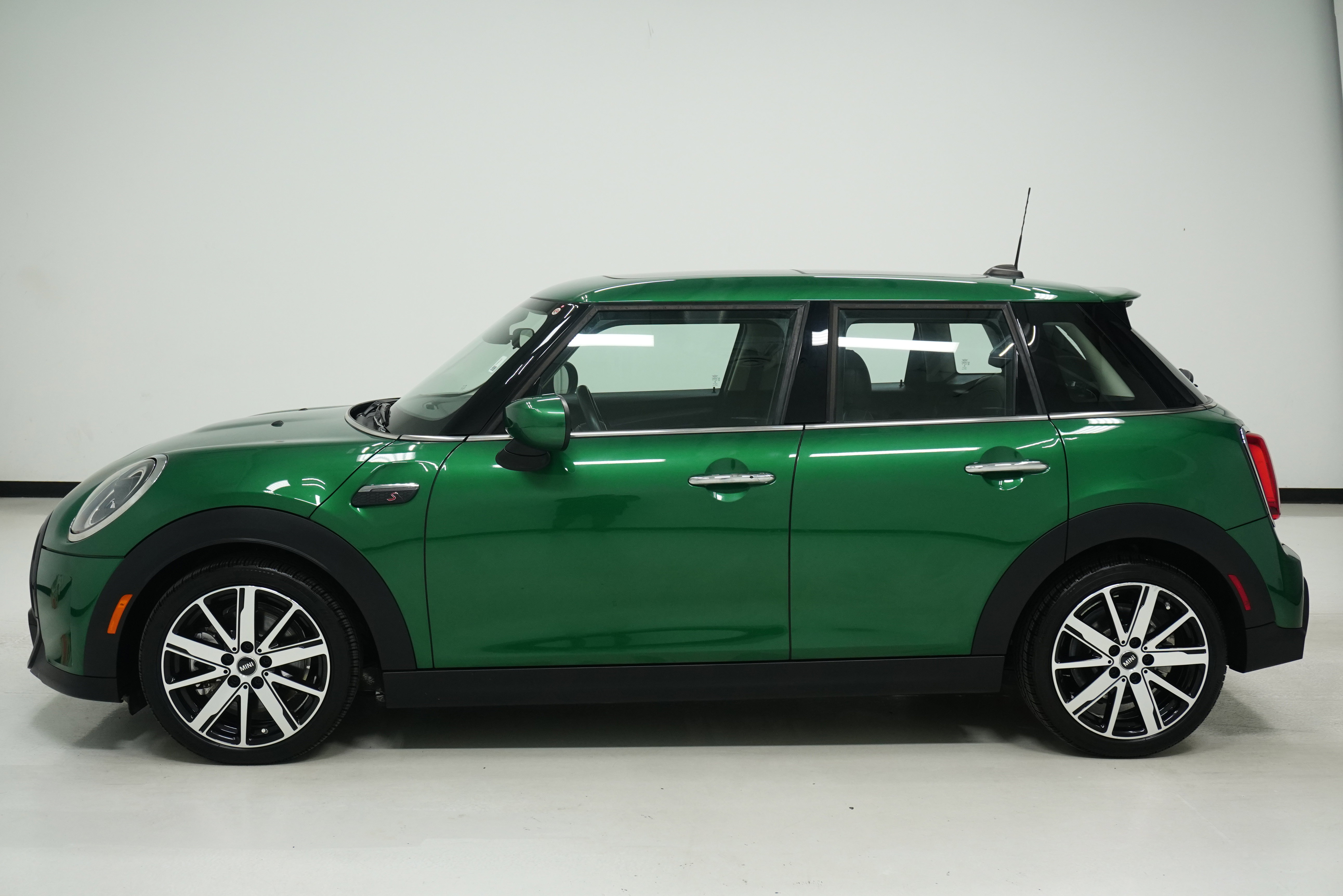 Used 2022 MINI Cooper S FWD image 7
