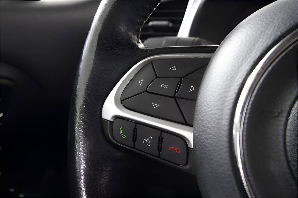 Used 2018 Jeep Renegade Latitude w/ Safety & Security Group AWD/4WD image 27