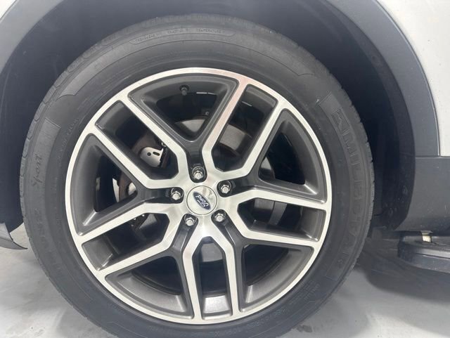Used 2017 Ford Explorer Sport w/ Equipment Group 401A AWD/4WD image 9