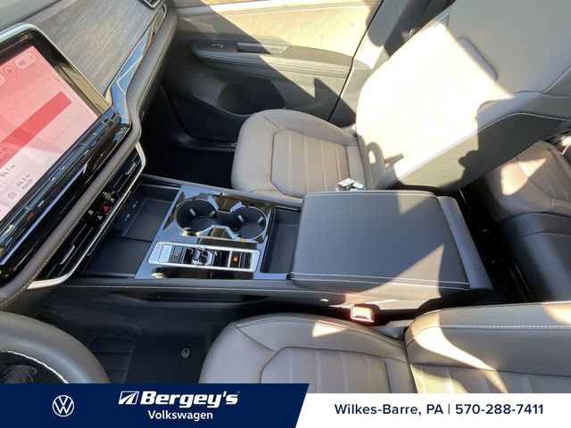 Used 2024 Volkswagen Atlas SEL AWD/4WD image 14