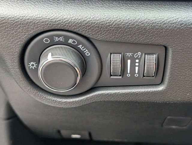 New 2027 Chrysler Pacifica Select FWD image 14