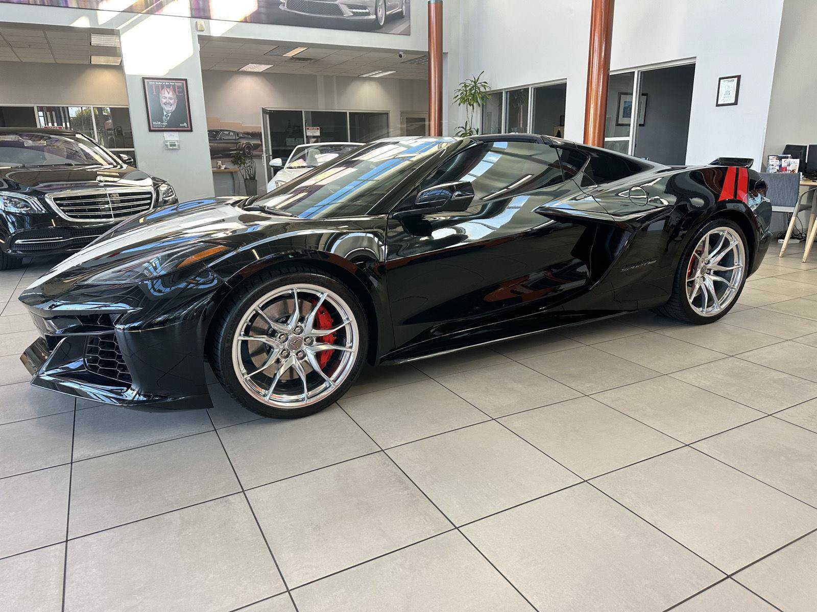 Used 2027 Chevrolet Corvette Grand Sport w/ Z52 Sport Performance Package RWD image 1