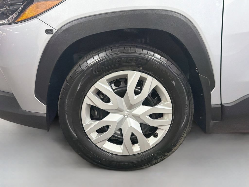 Used 2024 Toyota Corolla Cross L AWD/4WD image 30