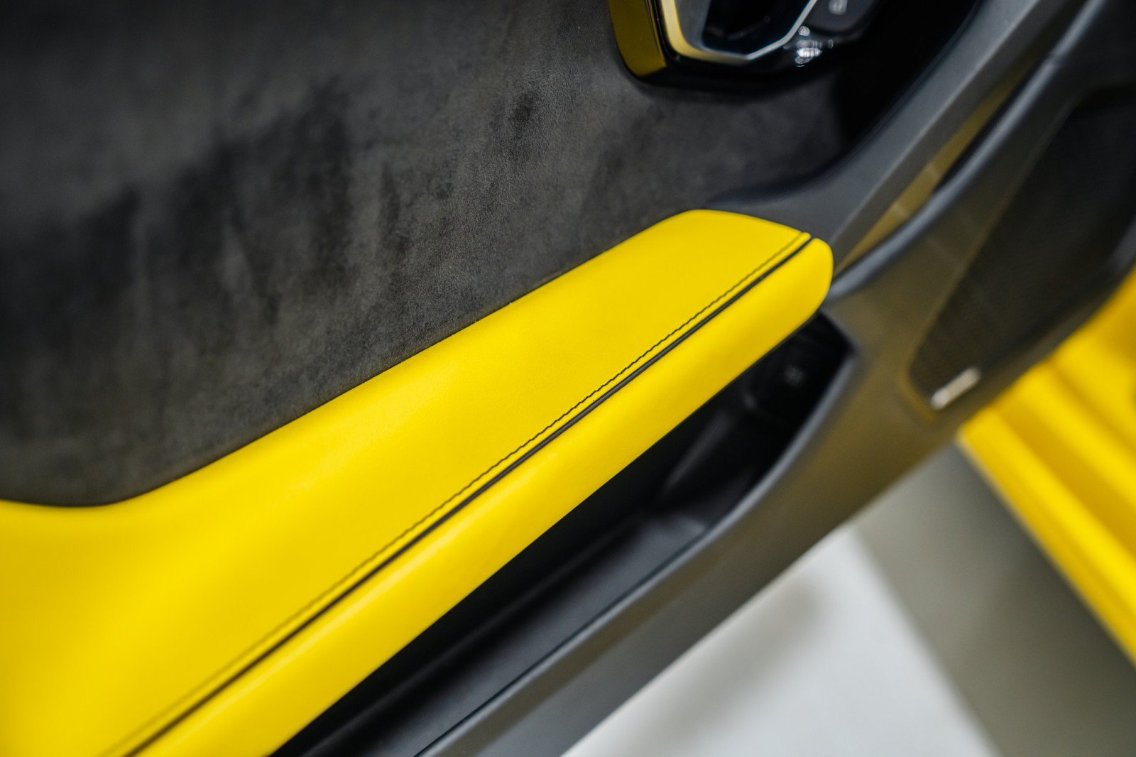 Used 2021 Lamborghini Huracan EVO RWD image 14