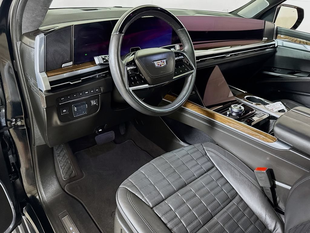 Certified 2025 Cadillac Escalade Sport Platinum w/ LPO, ONYX Package AWD/4WD image 7