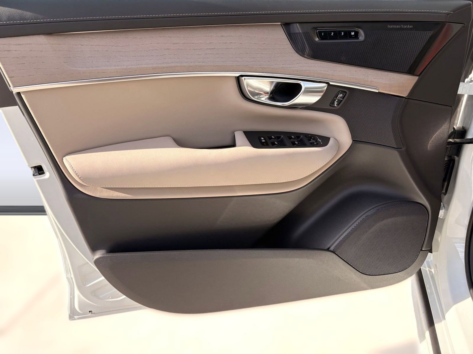 New 2026 Volvo XC90 T8 Ultra image 23