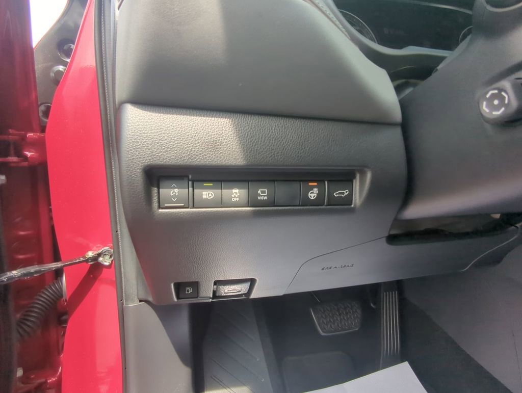 Used 2021 Toyota Venza Limited w/ Carpet Mat Package (TMS) image 14