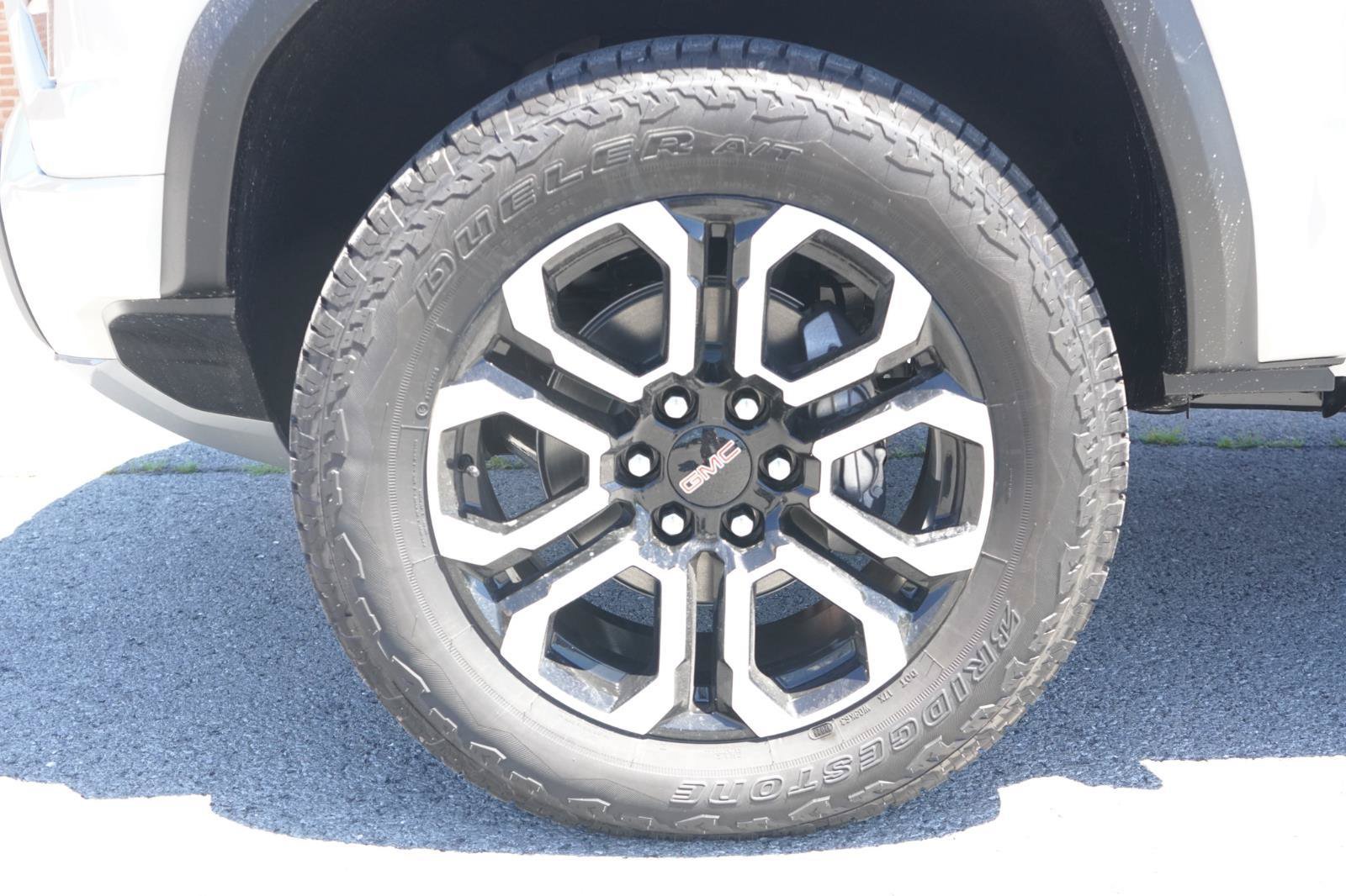 New 2026 GMC Canyon AT4 w/ Technology Plus Package AWD/4WD image 11