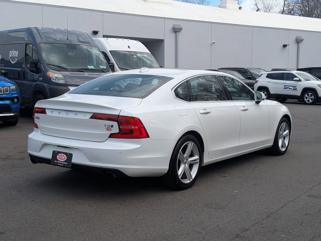 Used 2018 Volvo S90 T5 Momentum image 3