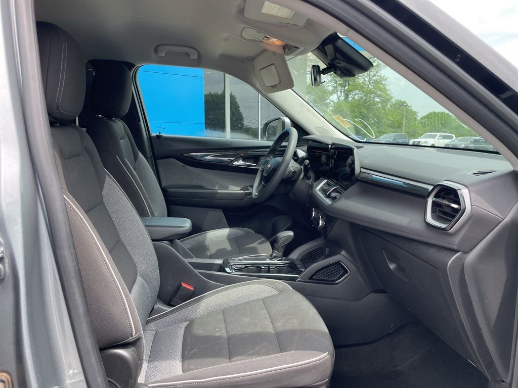 Used 2024 Chevrolet TrailBlazer LT w/ Driver Confidence Package FWD image 16