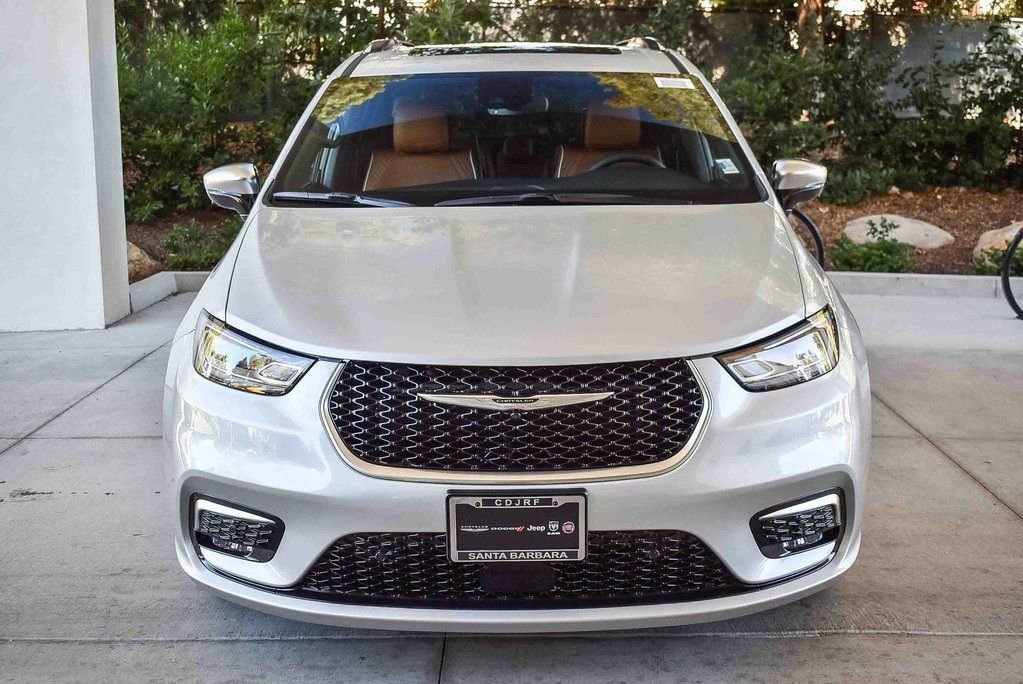 New 2026 Chrysler Pacifica Pinnacle w/ Trailer Tow Group image 2