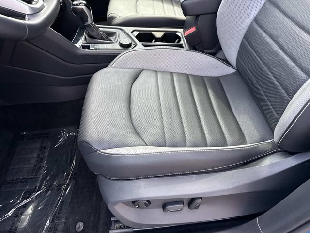 Used 2022 Volkswagen Taos SEL w/ Panoramic Sunroof Package AWD/4WD image 15