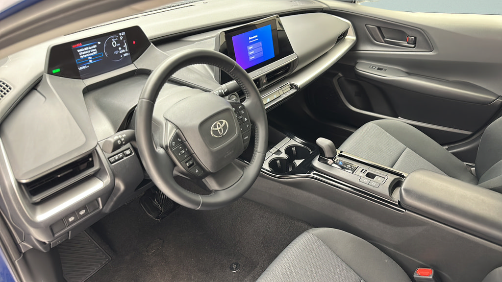 Used 2025 Toyota Prius LE FWD image 11