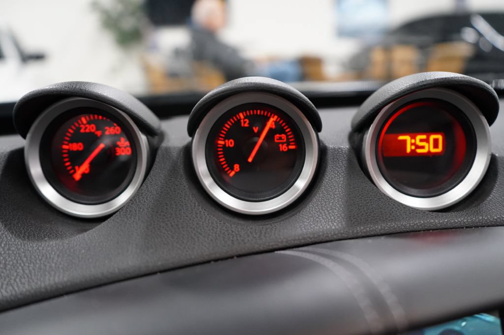 Used 2019 Nissan 370Z Touring RWD image 15