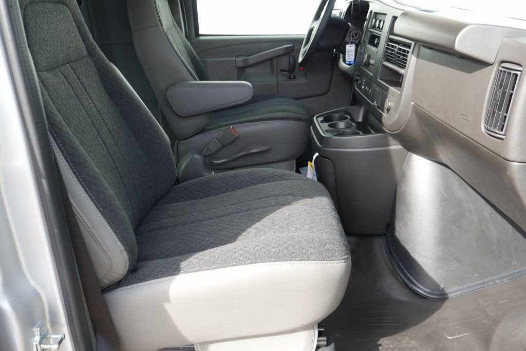 New 2025 Chevrolet Express 2500 w/ Enhanced Convenience Package image 18