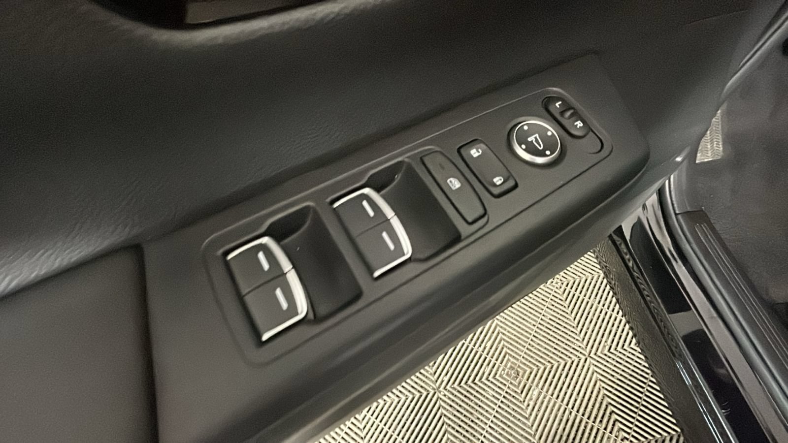 Used 2024 Honda CR-V Sport Touring image 11