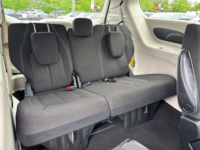 Used 2023 Chrysler Voyager LX FWD image 23