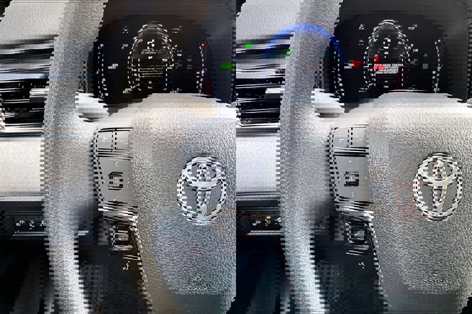 Used 2025 Toyota Camry LE w/ Convenience Package image 22