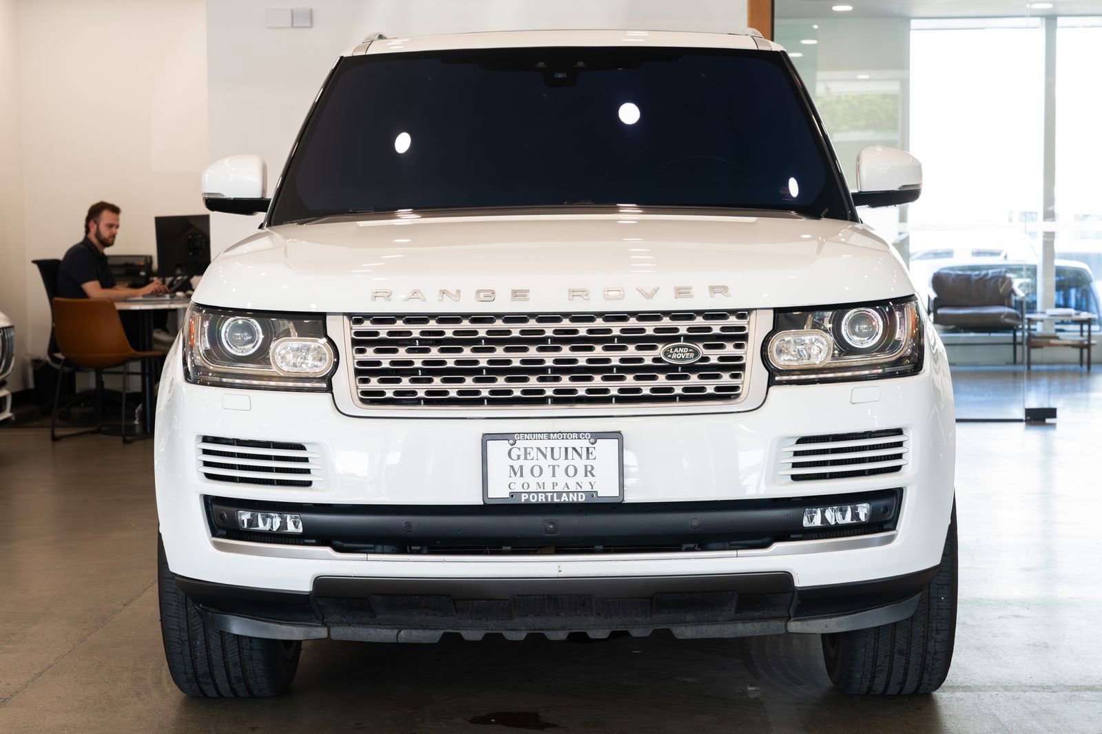 Used 2017 Land Rover Range Rover HSE AWD/4WD image 2