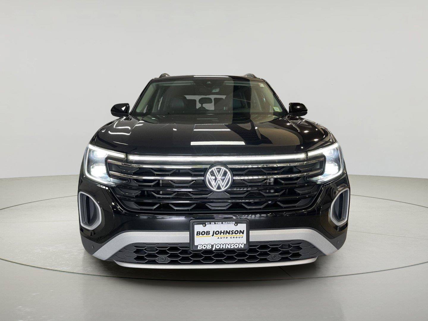Used 2024 Volkswagen Atlas Peak Edition SE AWD/4WD image 2