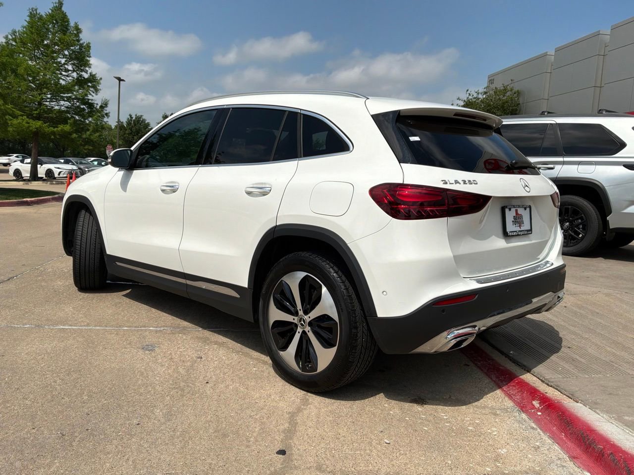 Used 2025 Mercedes-Benz GLA 250 image 8