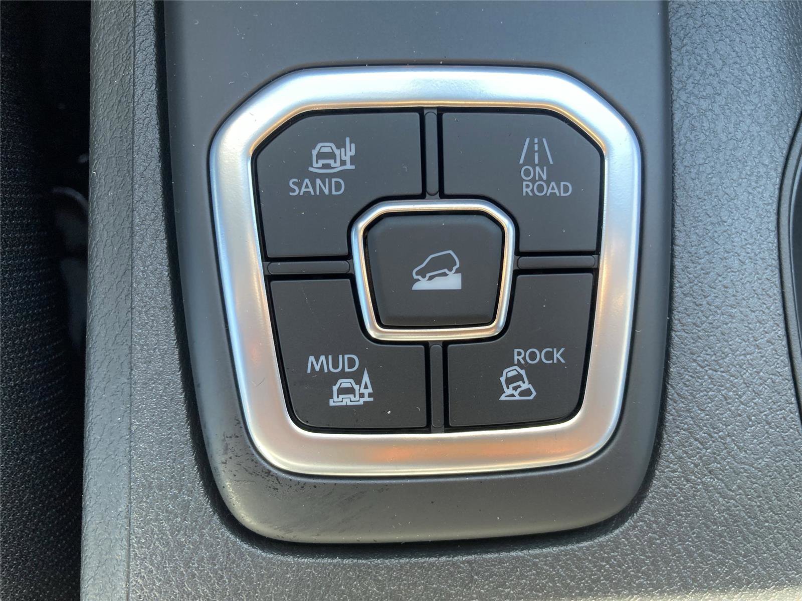 New 2026 Nissan Frontier PRO-4X w/ Pro-4x Convenience Package image 17