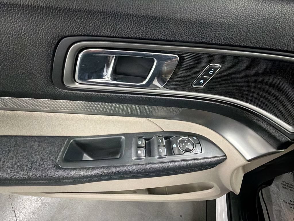 Used 2019 Ford Explorer XLT w/ Equipment Group 202A FWD image 23