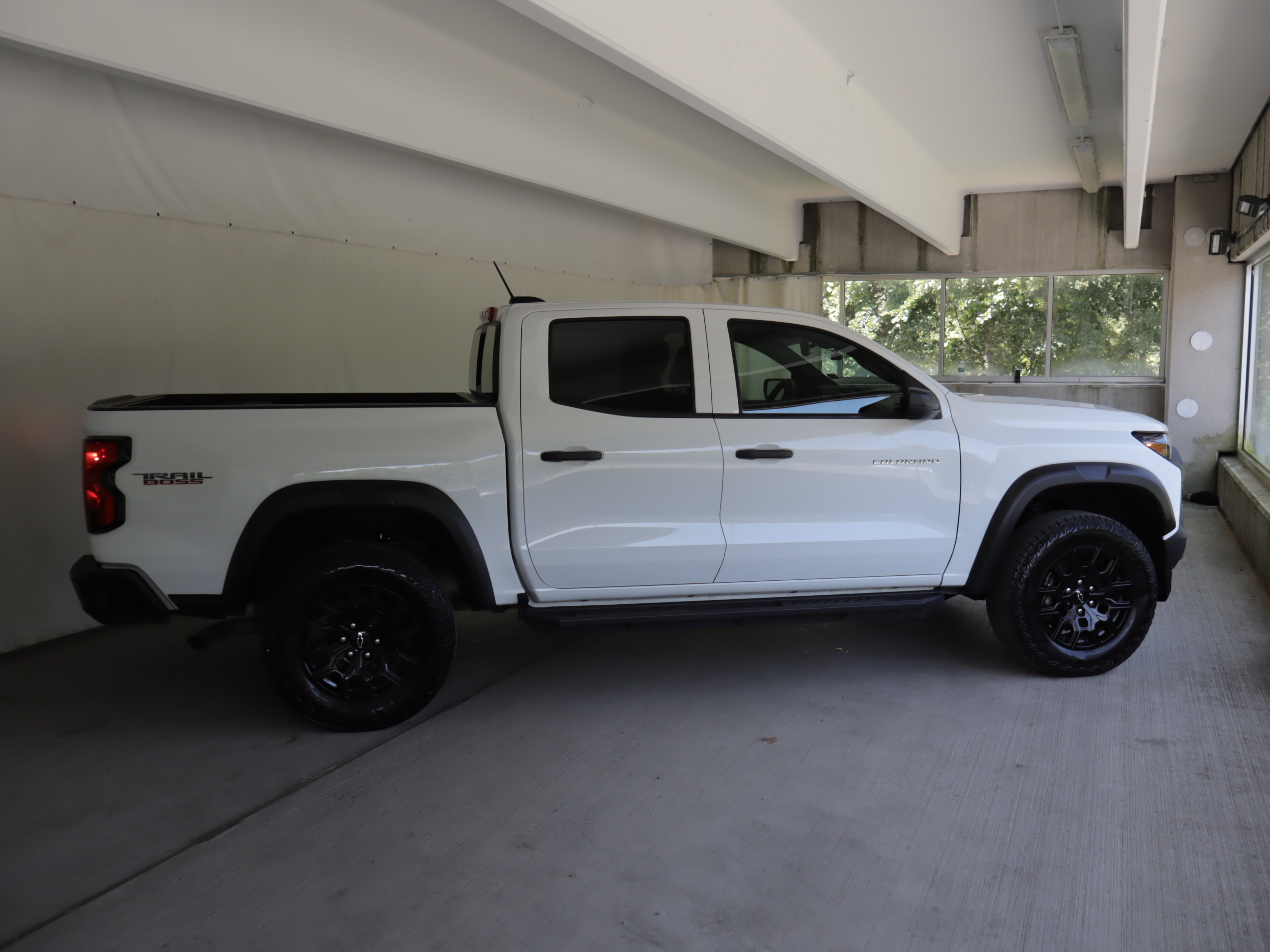 Used 2024 Chevrolet Colorado Trail Boss w/ Advanced Trailering Package AWD/4WD image 4