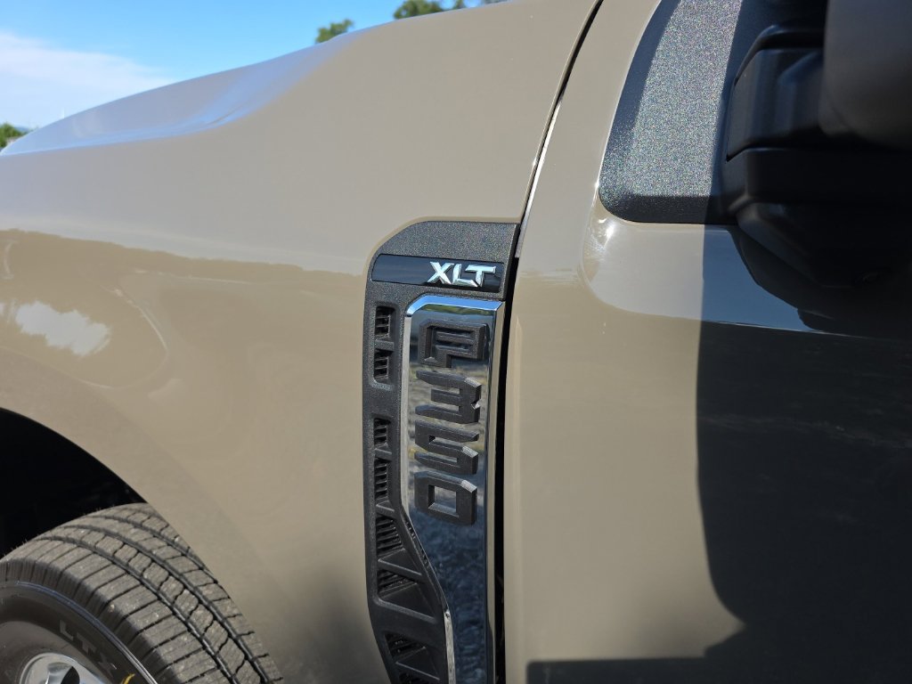 New 2027 Ford F350 XLT w/ XLT Premium Package AWD/4WD image 9