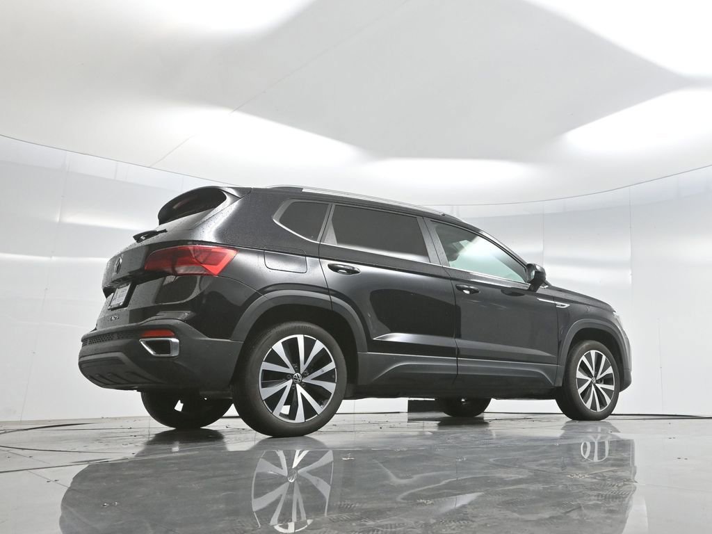 Used 2023 Volkswagen Taos SE w/ Panoramic Sunroof Package image 70