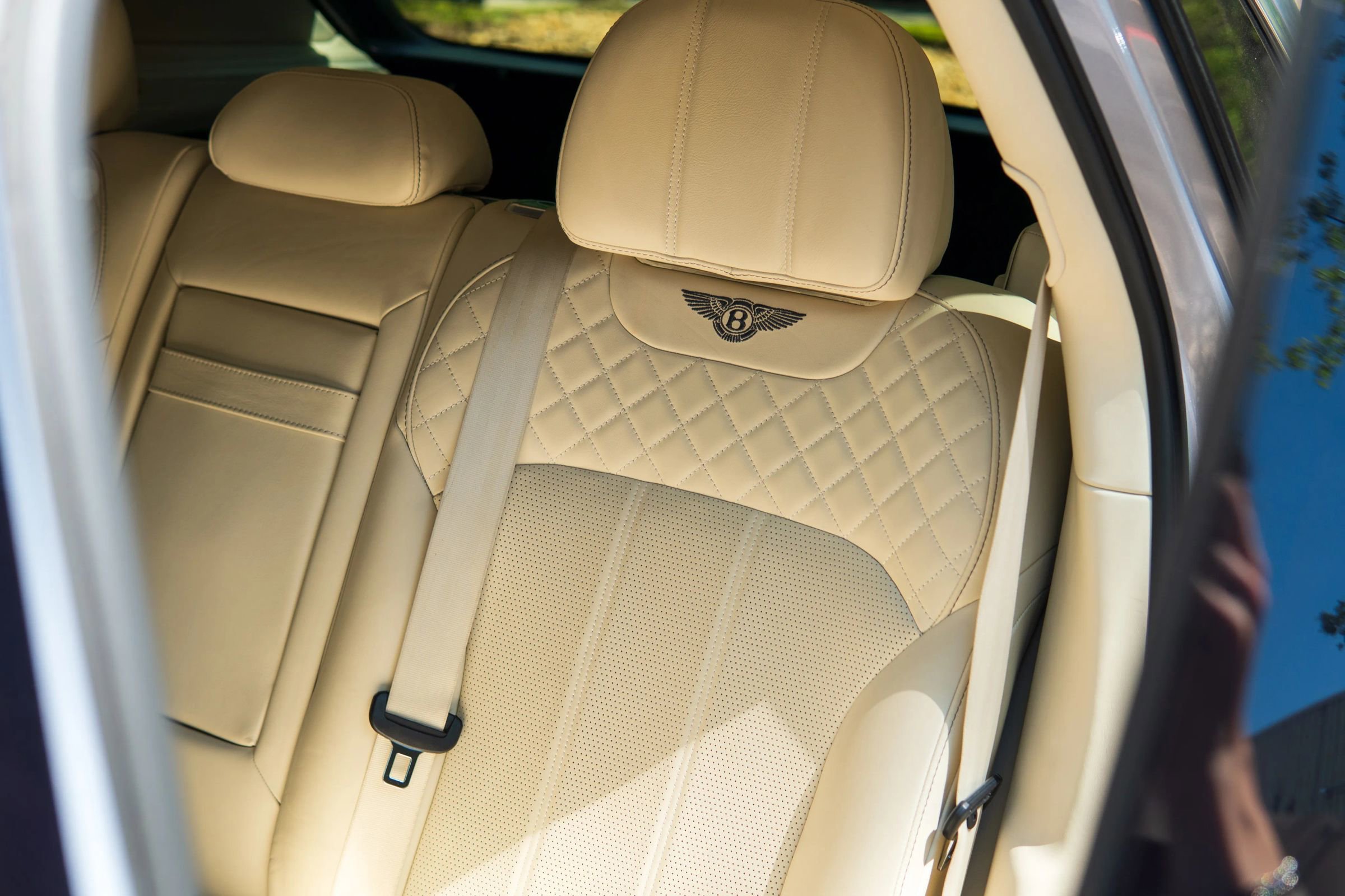 Used 2017 Bentley Bentayga image 23