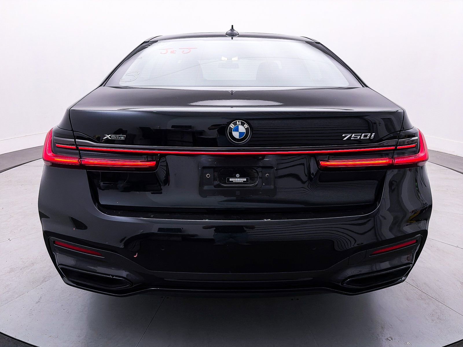 Used 2022 BMW 750i xDrive w/ Luxury Rear Seating Package image 18
