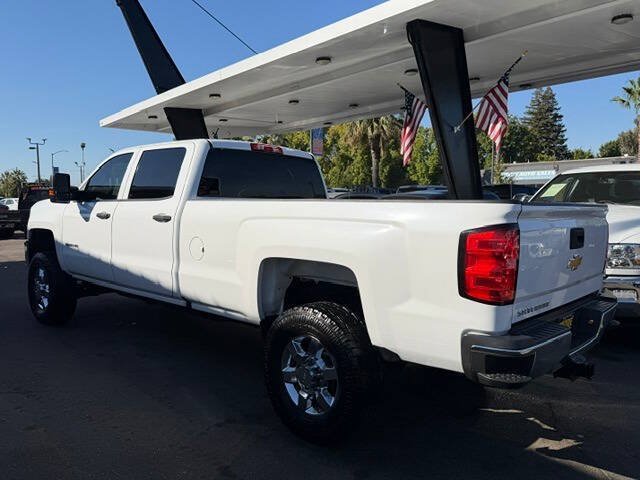Used 2018 Chevrolet Silverado 2500 W/T w/ WT Convenience Package AWD/4WD image 4