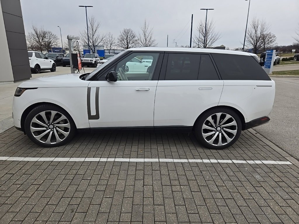 Used 2023 Land Rover Range Rover SE image 8