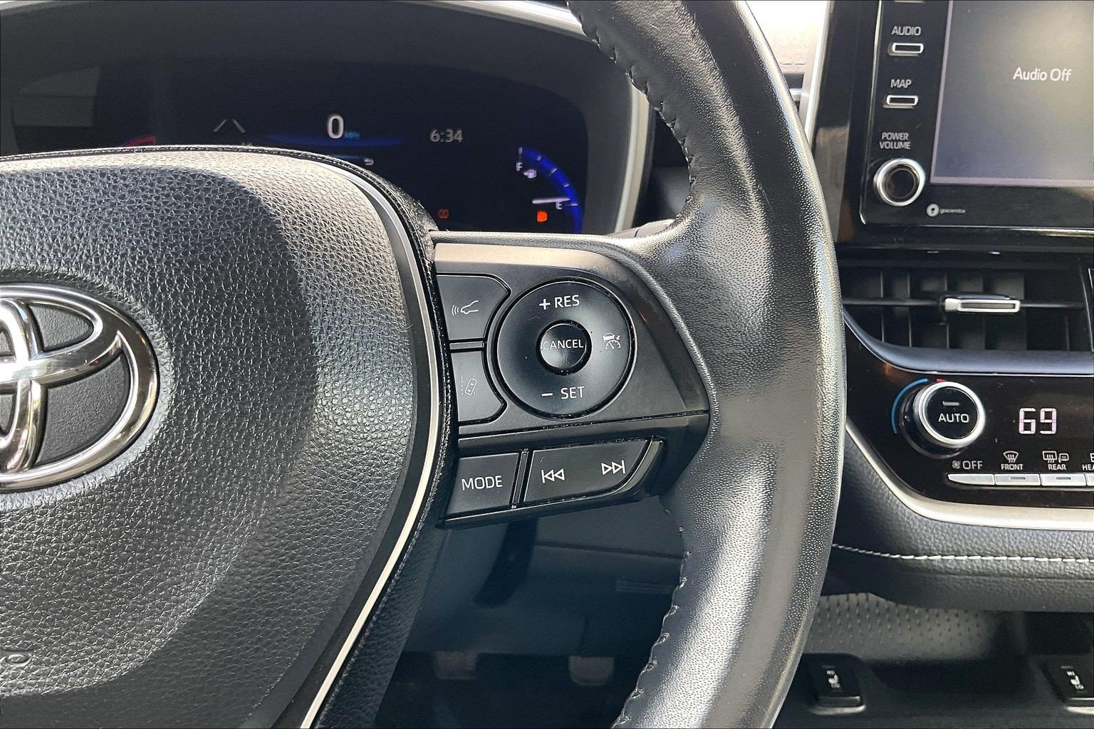 Used 2019 Toyota Corolla XSE FWD image 24