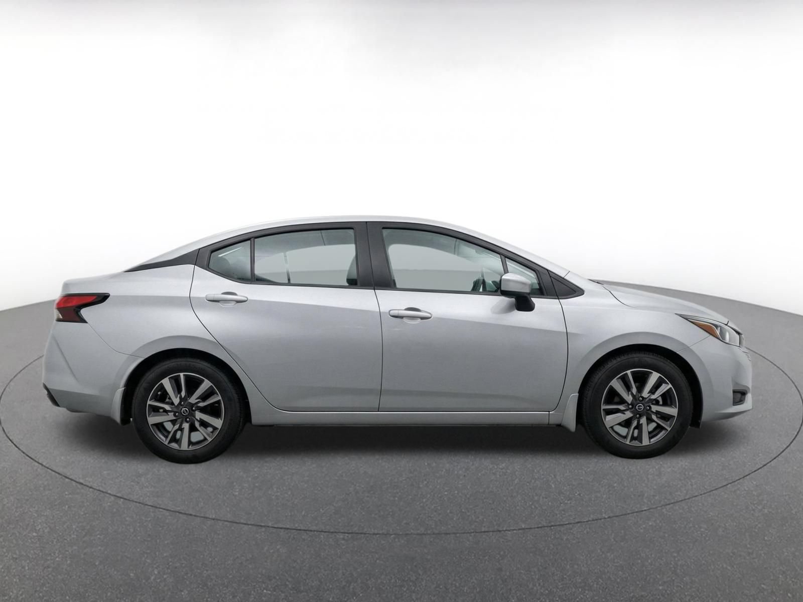 Used 2025 Nissan Versa SV FWD image 10