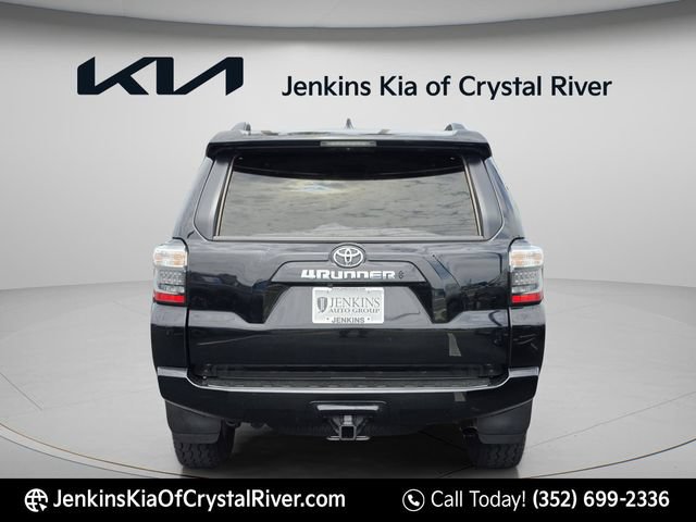 Used 2022 Toyota 4Runner SR5 AWD/4WD image 5