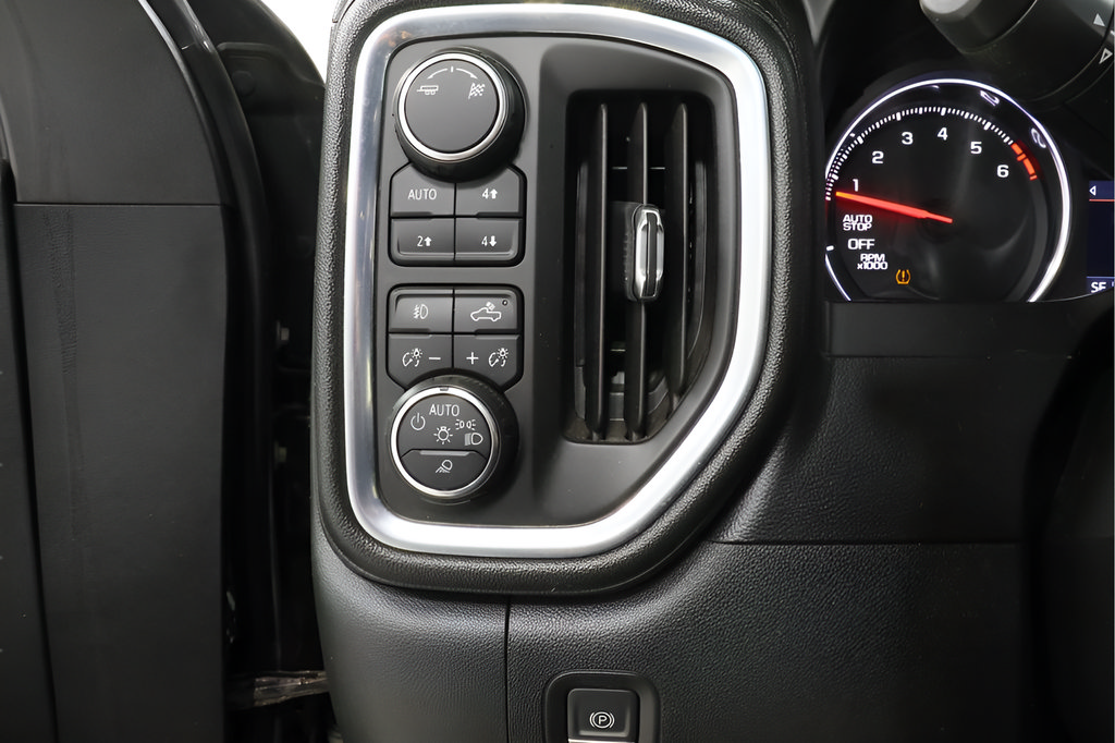 Used 2019 Chevrolet Silverado 1500 LT Trail Boss AWD/4WD image 18