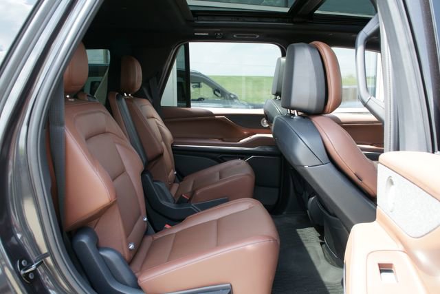 Used 2025 Lincoln Navigator Reserve AWD/4WD image 36