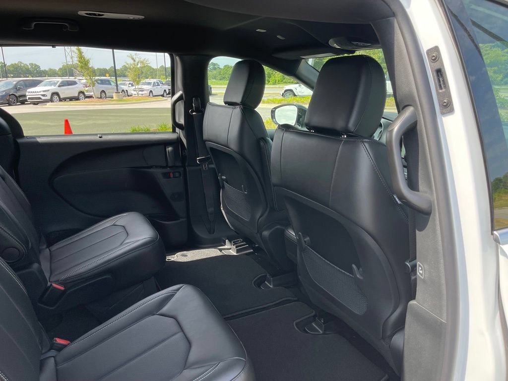 New 2027 Chrysler Pacifica LX FWD image 43