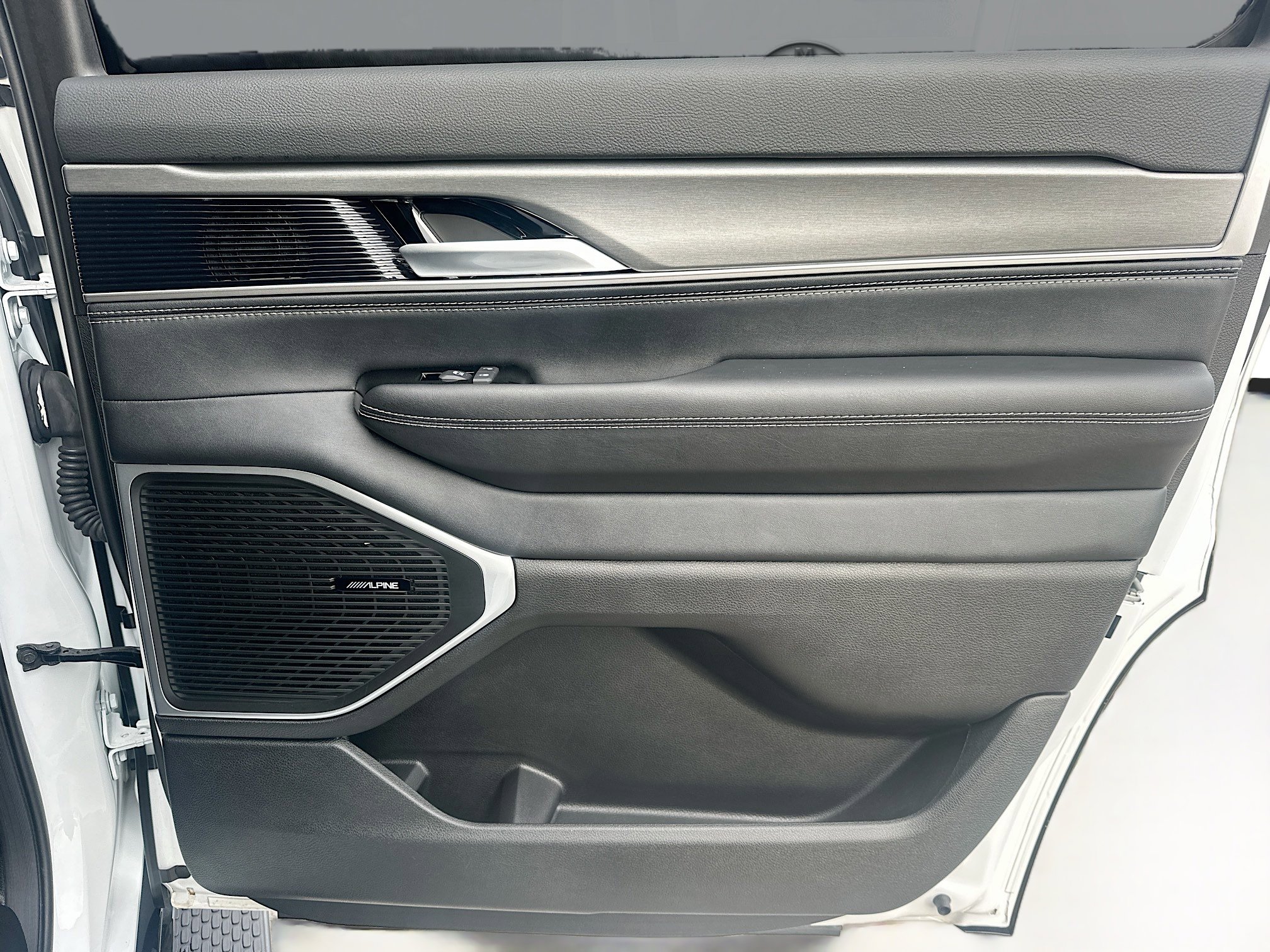 Used 2025 Jeep Wagoneer Series II image 33