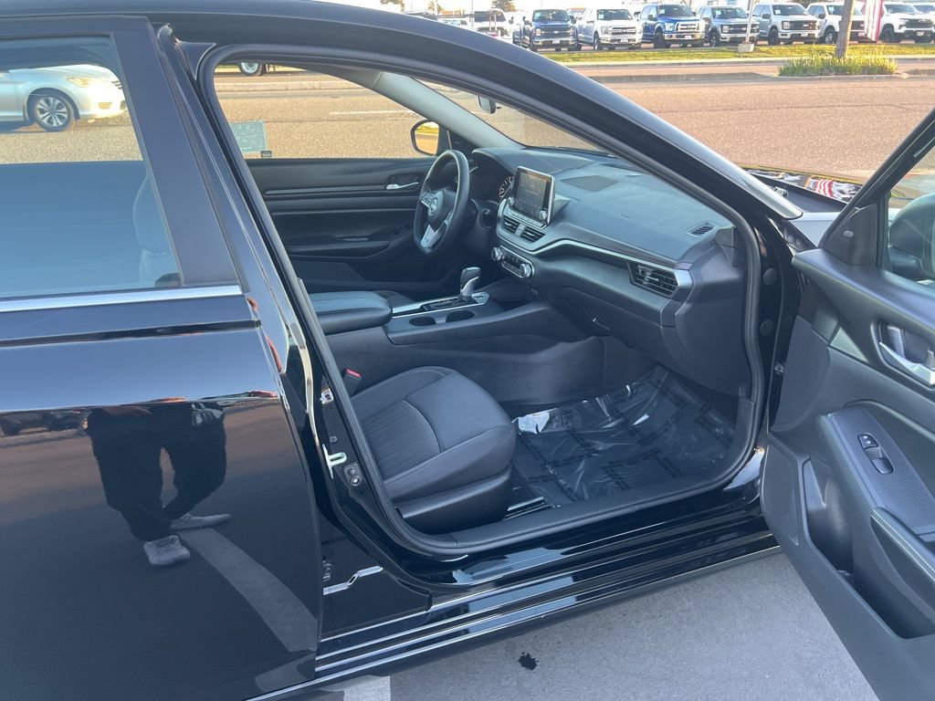 Used 2025 Nissan Altima 2.5 SV FWD image 26