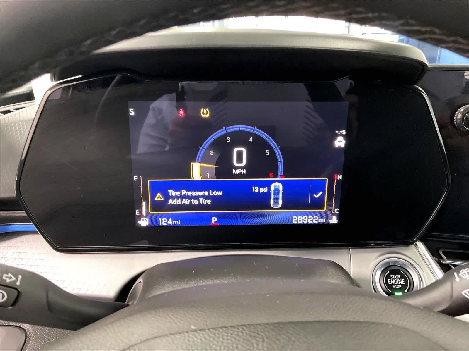 Used 2025 Chevrolet Trax LT w/ LT Convenience Package FWD image 24