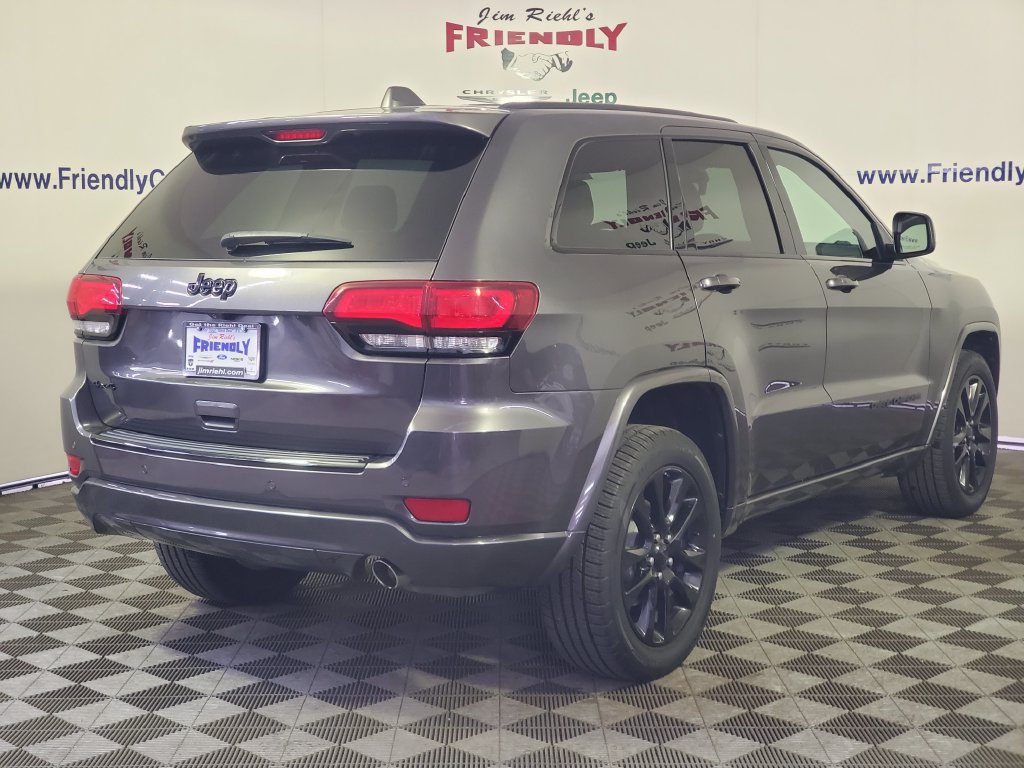 Used 2017 Jeep Grand Cherokee Altitude AWD/4WD image 3