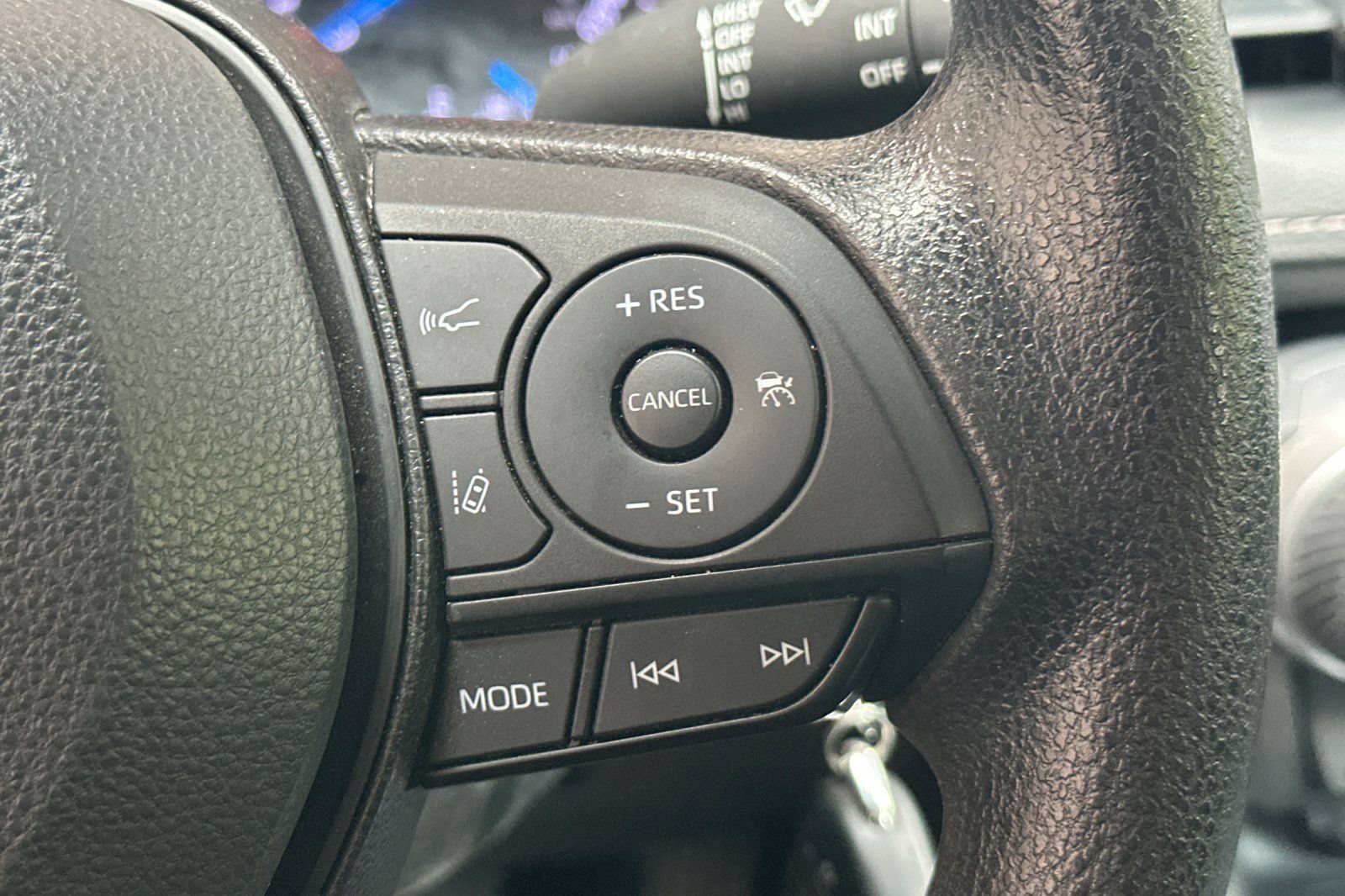 Used 2022 Toyota RAV4 LE AWD/4WD image 31