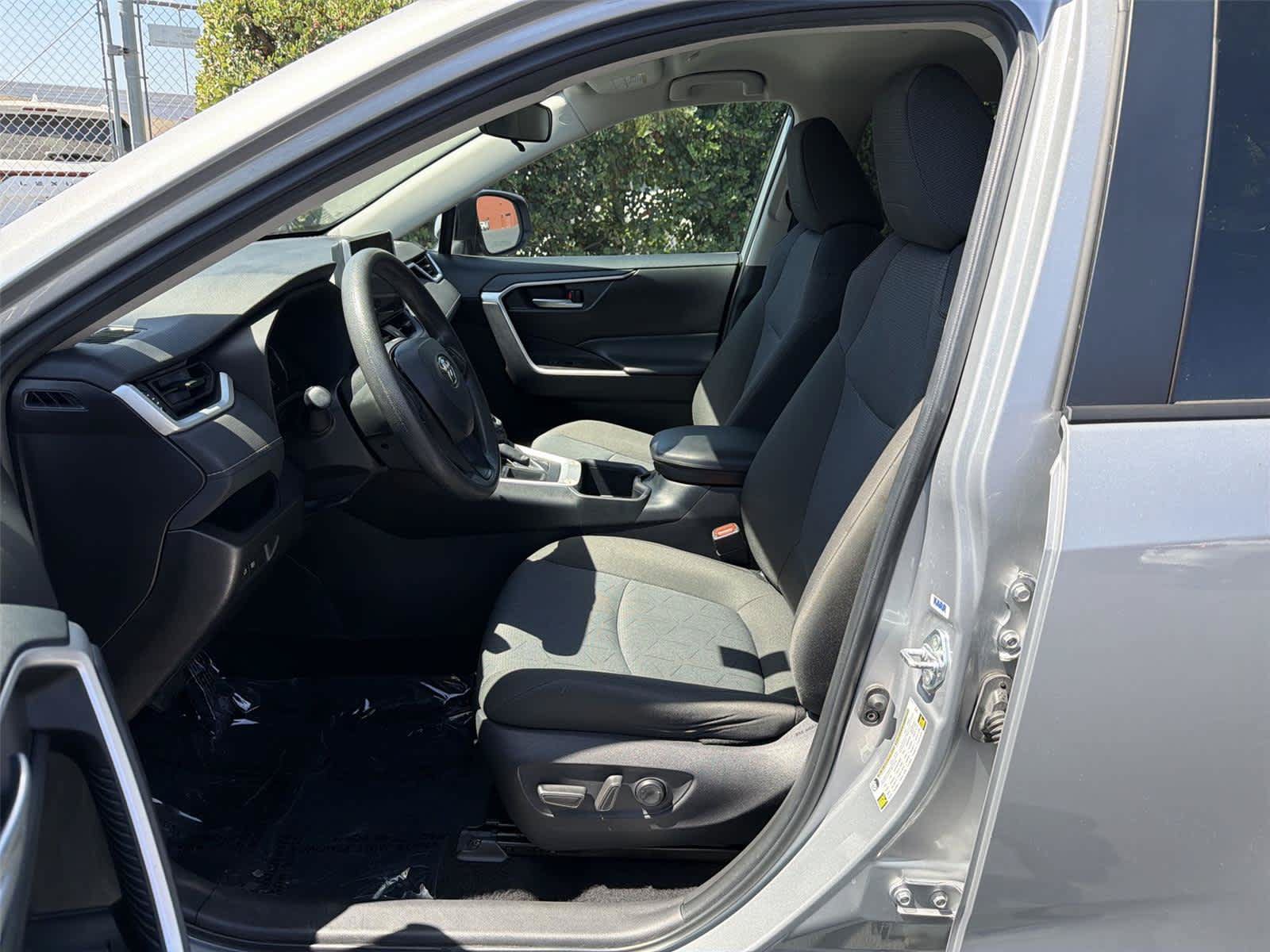Used 2025 Toyota RAV4 XLE FWD image 12