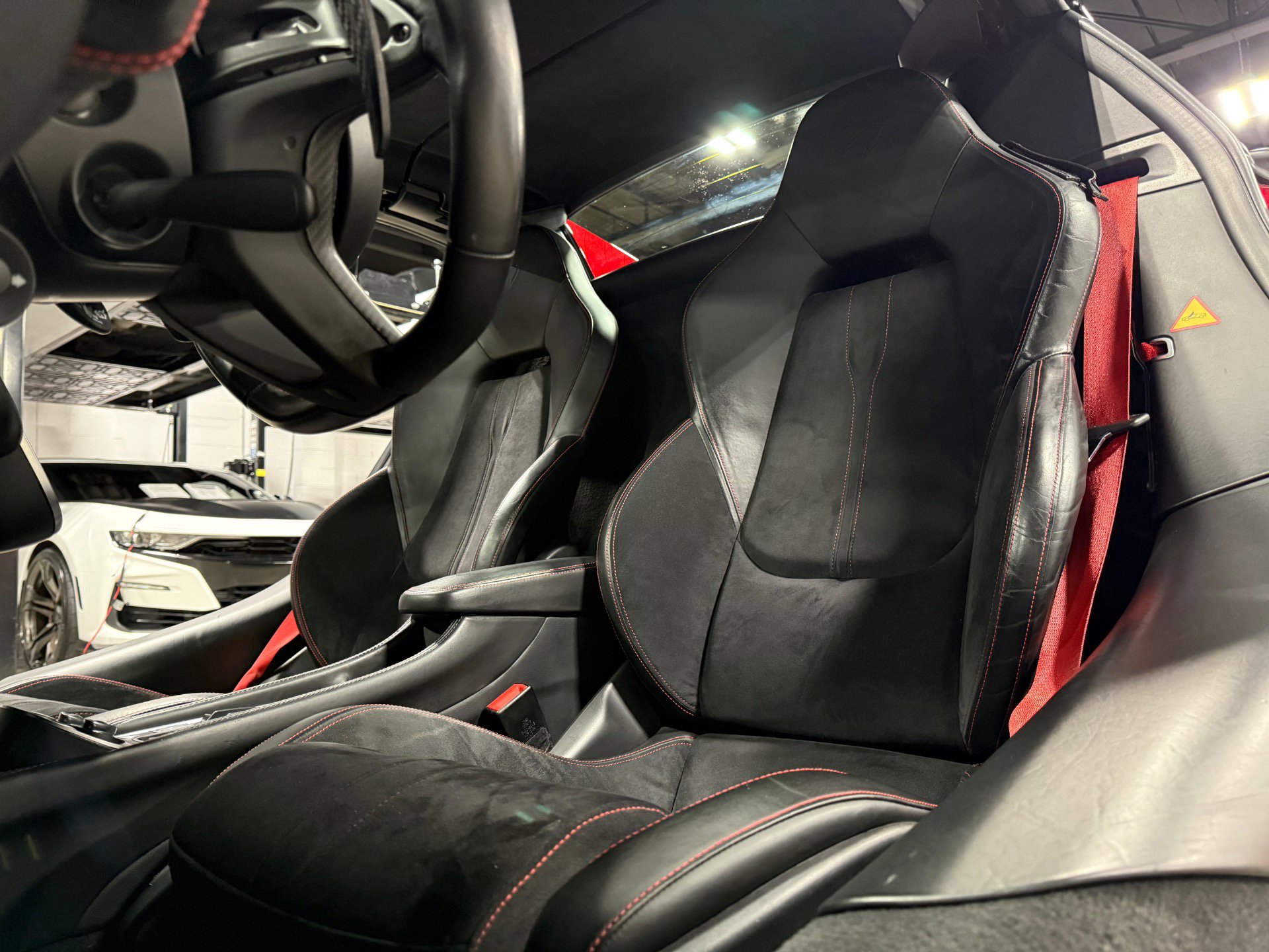 Used 2018 McLaren 570S Spider image 34