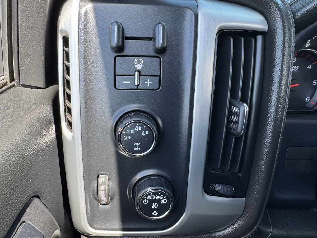 Used 2015 GMC Sierra 1500 SLT w/ SLT Crew Cab Value Package AWD/4WD image 31