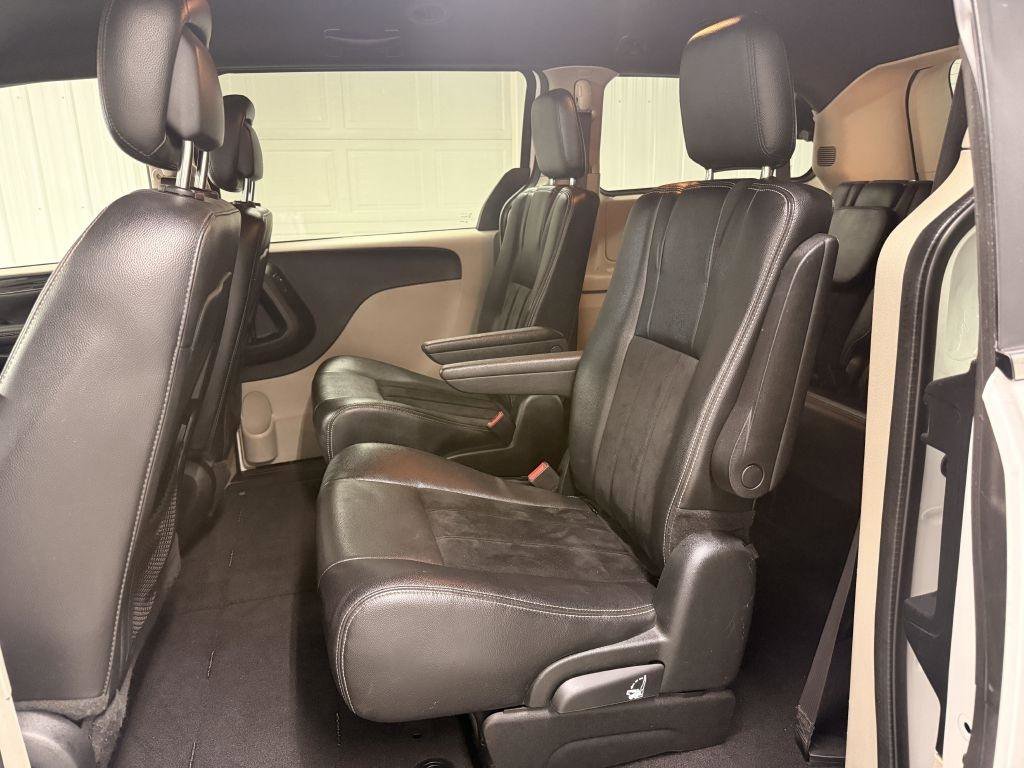 Used 2017 Dodge Grand Caravan SXT image 25