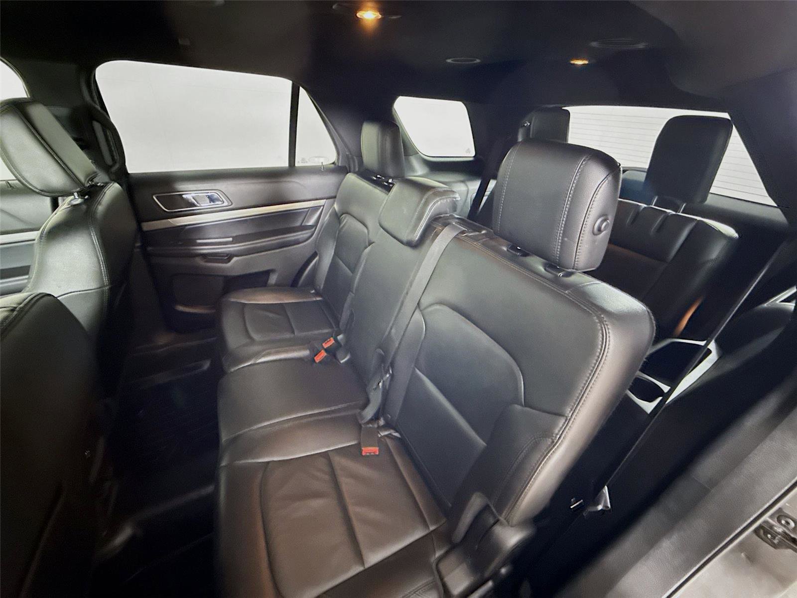 Used 2018 Ford Explorer XLT w/ Equipment Group 202A AWD/4WD image 11
